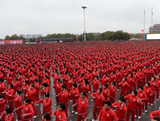 18,441 participants managed to square dance their way into the Book of World Records in Xianghe, Hebei Province; they succeeded in setting a new world record for the largest line dance (known as square dance in China) taking place in the same location. 
